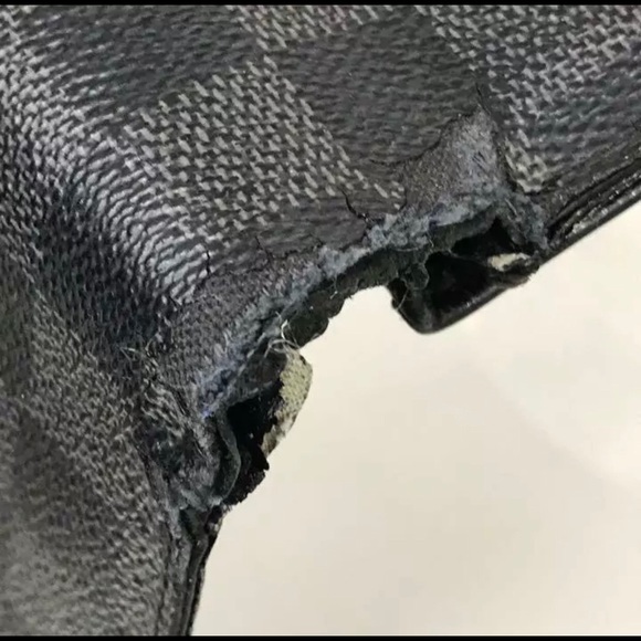 Authentic Louis Vuitton Damier Graphite Wallet - Picture 7 of 8